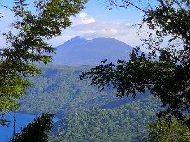 Vue du Volcan Mombacho - Sur le sentier autour de la lagune Apoyo - Nicaragua