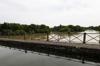 Pont Canal et double écluse de la Queugne Pont Canal et double écluse de la Queugne