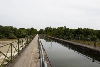 Pont Canal et double écluse de la Queugne Pont Canal et double écluse de la Queugne