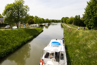 Pont Canal et double écluse de la Queugne Pont Canal et double écluse de la Queugne