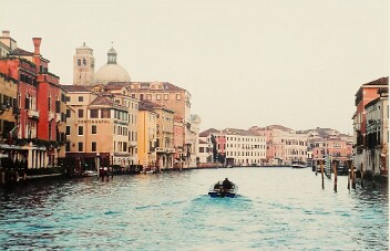 venise20040010_01 null